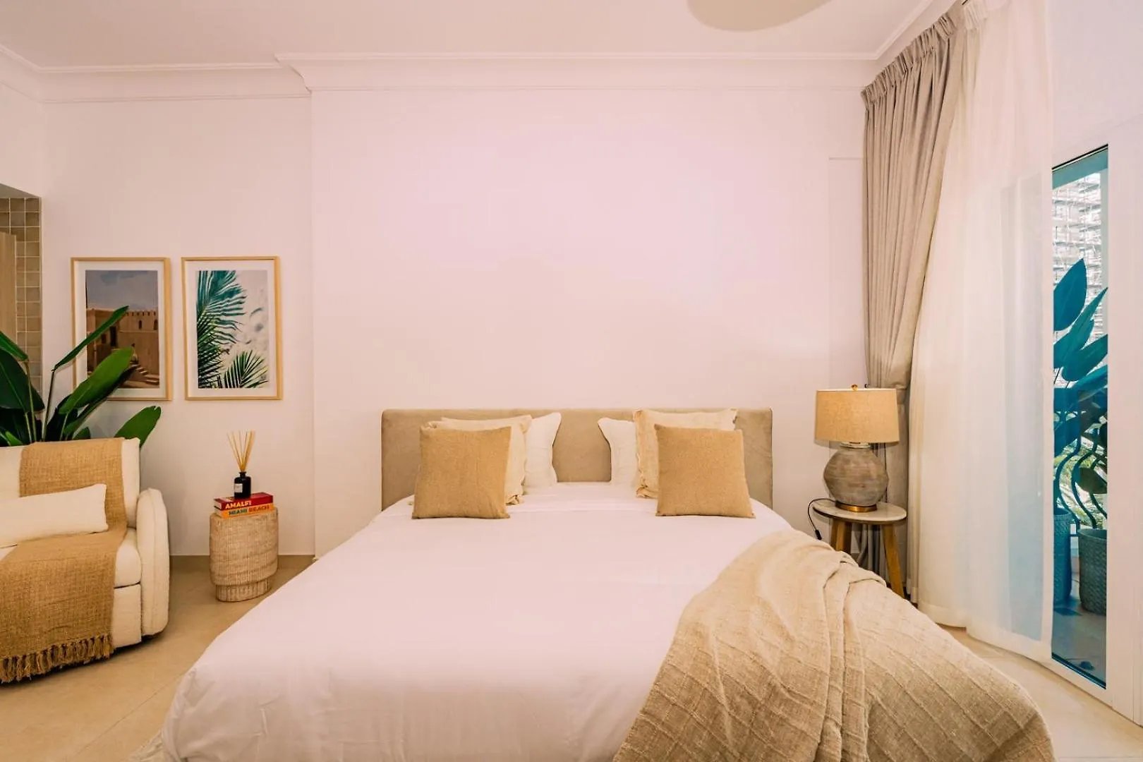 Studio By Otolo Homes With Free Yas Theme Park Tickets Abu Dhabi Apartment