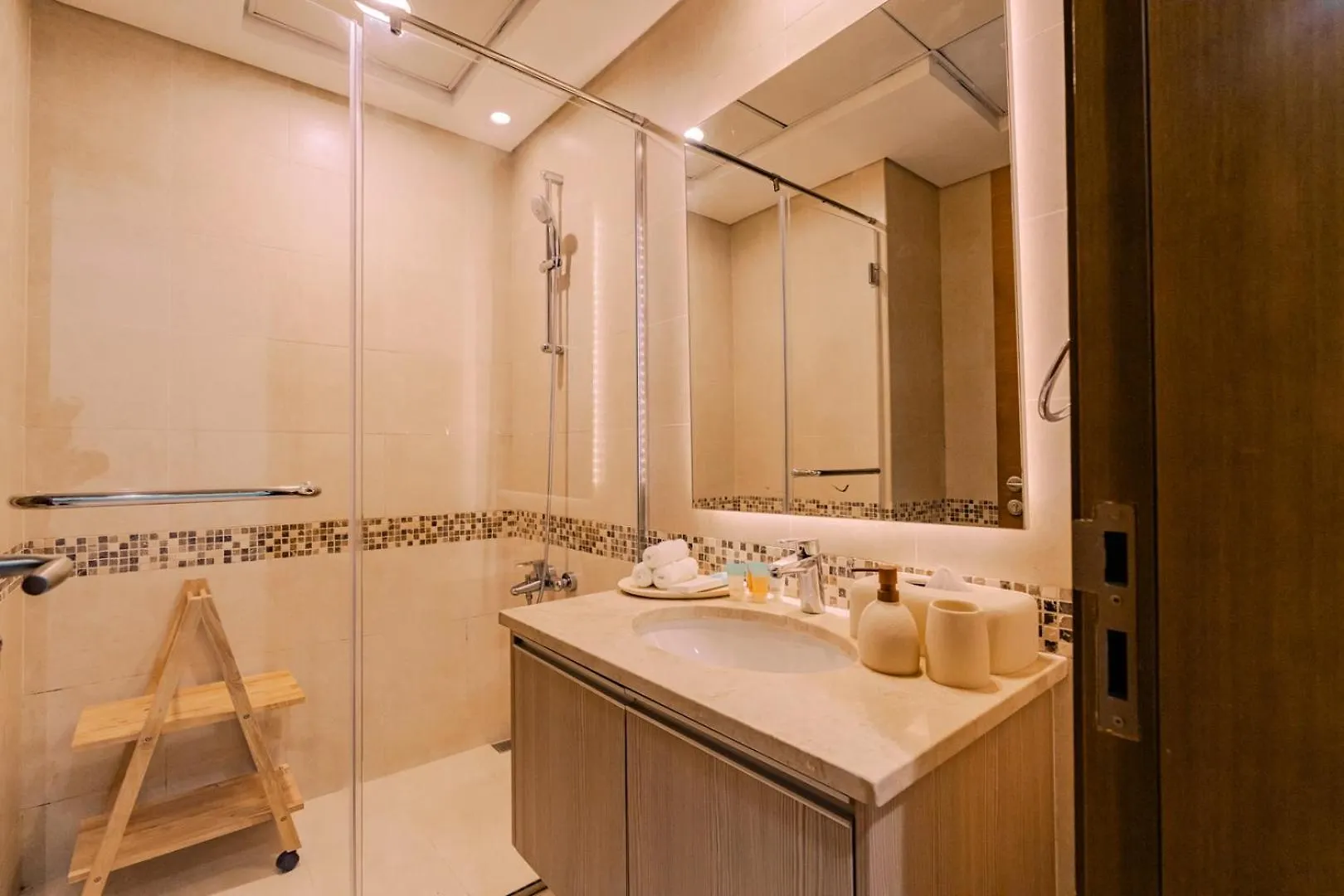 Studio By Otolo Homes With Free Yas Theme Park Tickets 아부다비 0*,  아랍에미리트