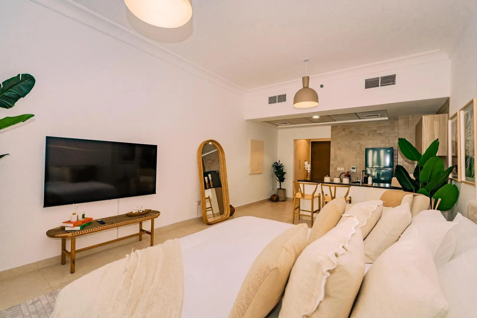Studio By Otolo Homes With Free Yas Theme Park Tickets 아부다비 아파트