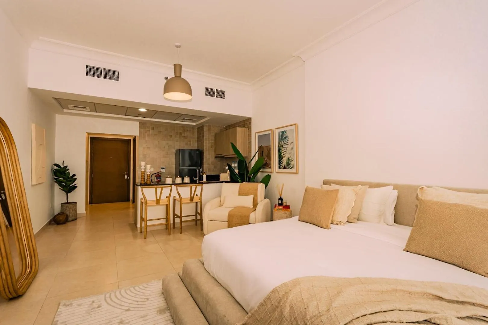 Studio By Otolo Homes With Free Yas Theme Park Tickets 아부다비
